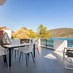 Vasilis Beachfront Апартаменты