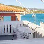 Lägenhet Vasilis Beachfront *