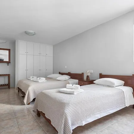 شقة Vasilis Beachfront *